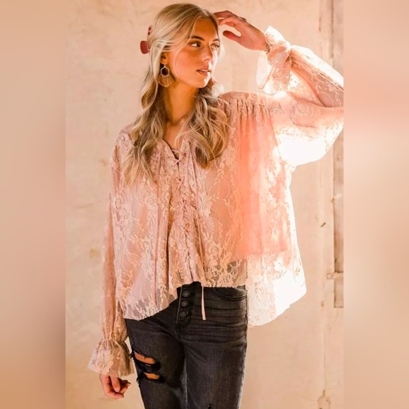 Gimmick Lace Top. - Picture 1 of 10